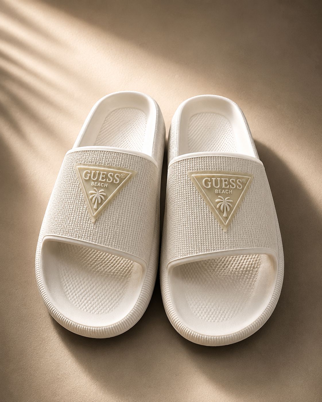 CHANCLAS MUJER GUESS BEIGE