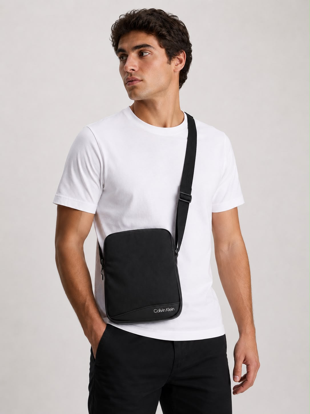 BOLSO BANDOLERA CALVIN KLEIN NEGRO