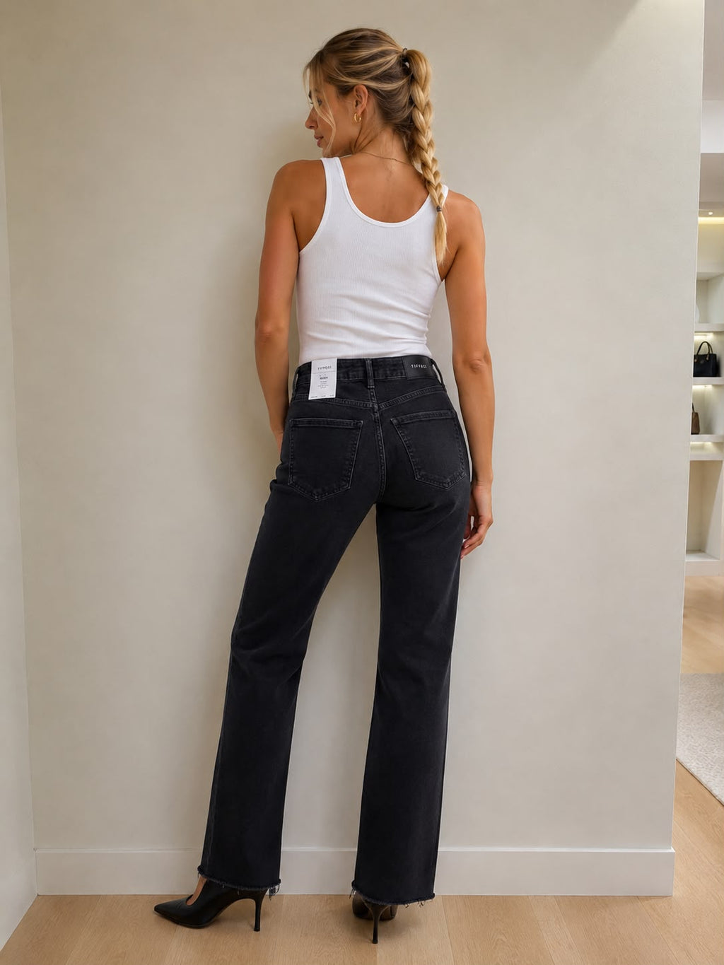 PANTALON VAQUERO TIRO ALTO NEGRO TACHUELAS MUJER