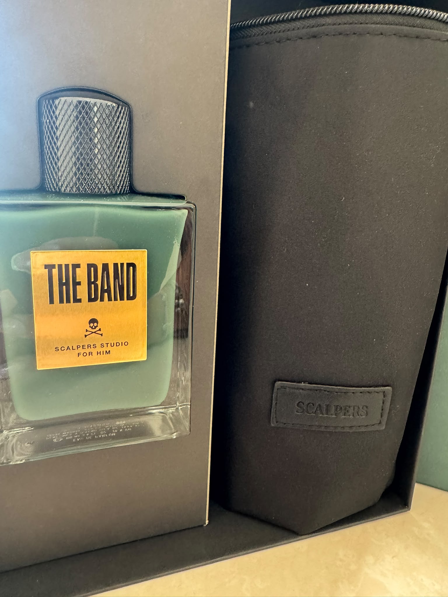 ESTUCHE PERFUME SCALPERS 100ML CON NECESER HOMBRE