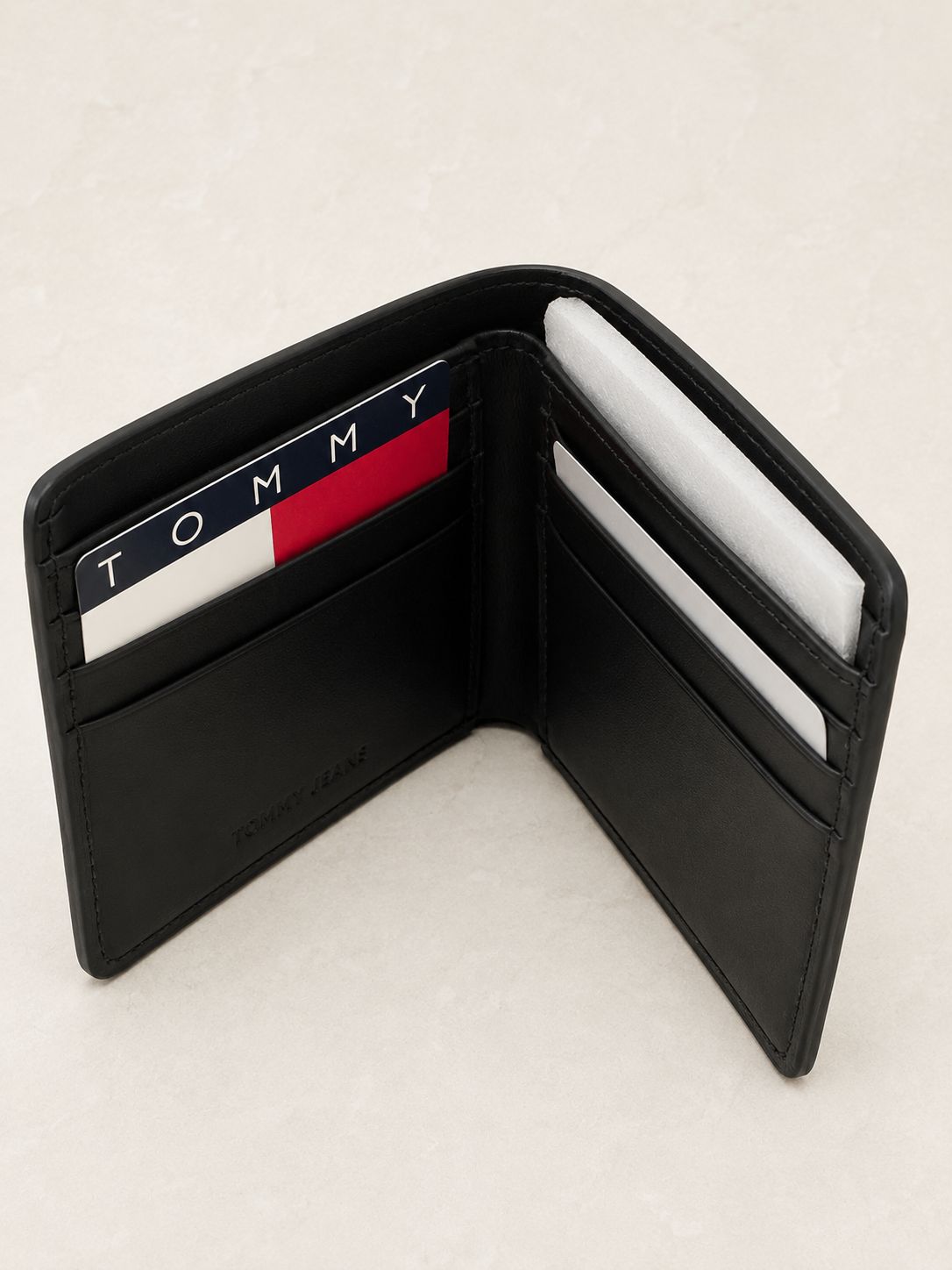 CARTERA HOMBRE TOMMY JEANS COLOR NEGRO