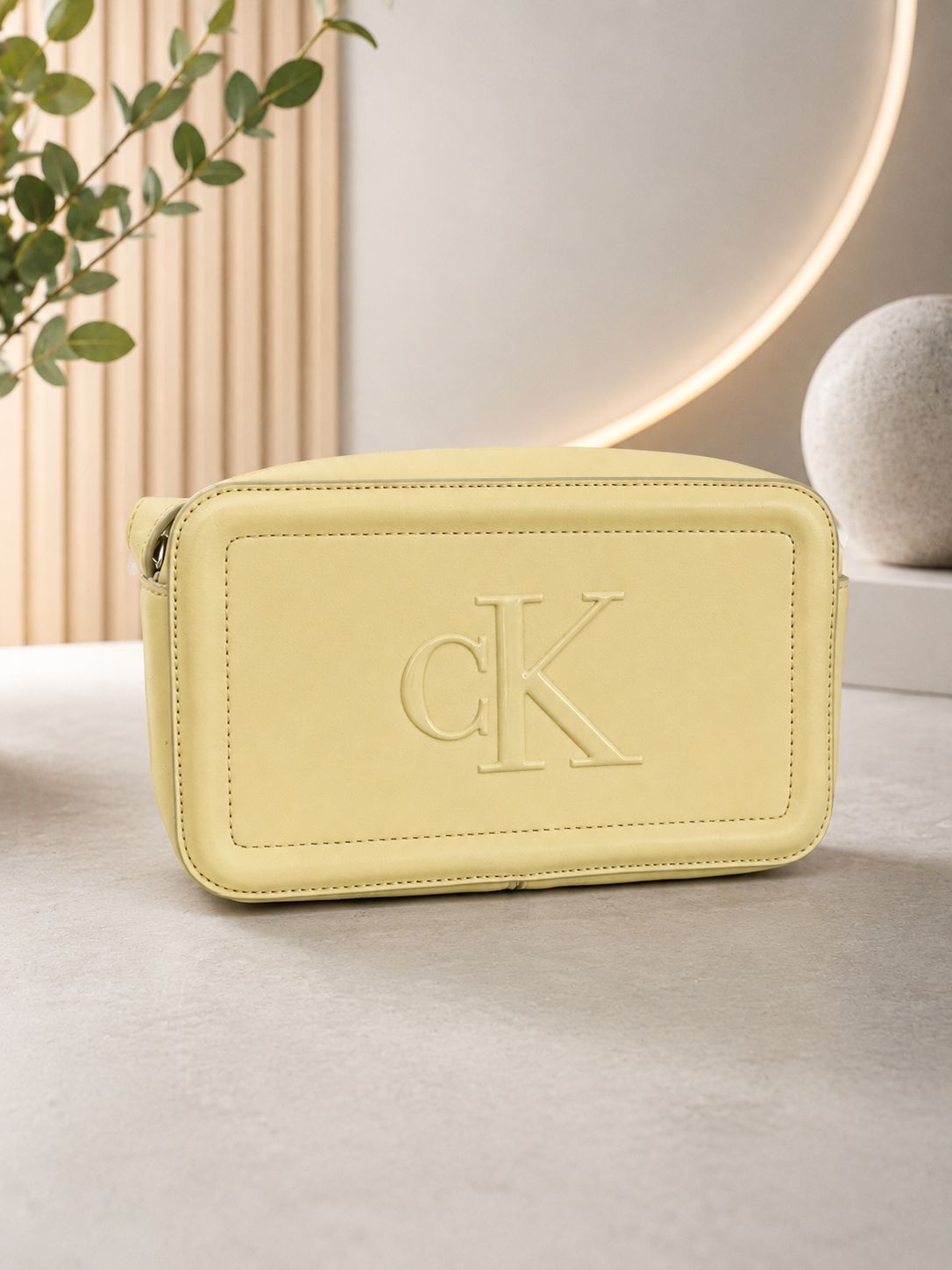 BOLSO CALVIN KLEIN AMARILLO